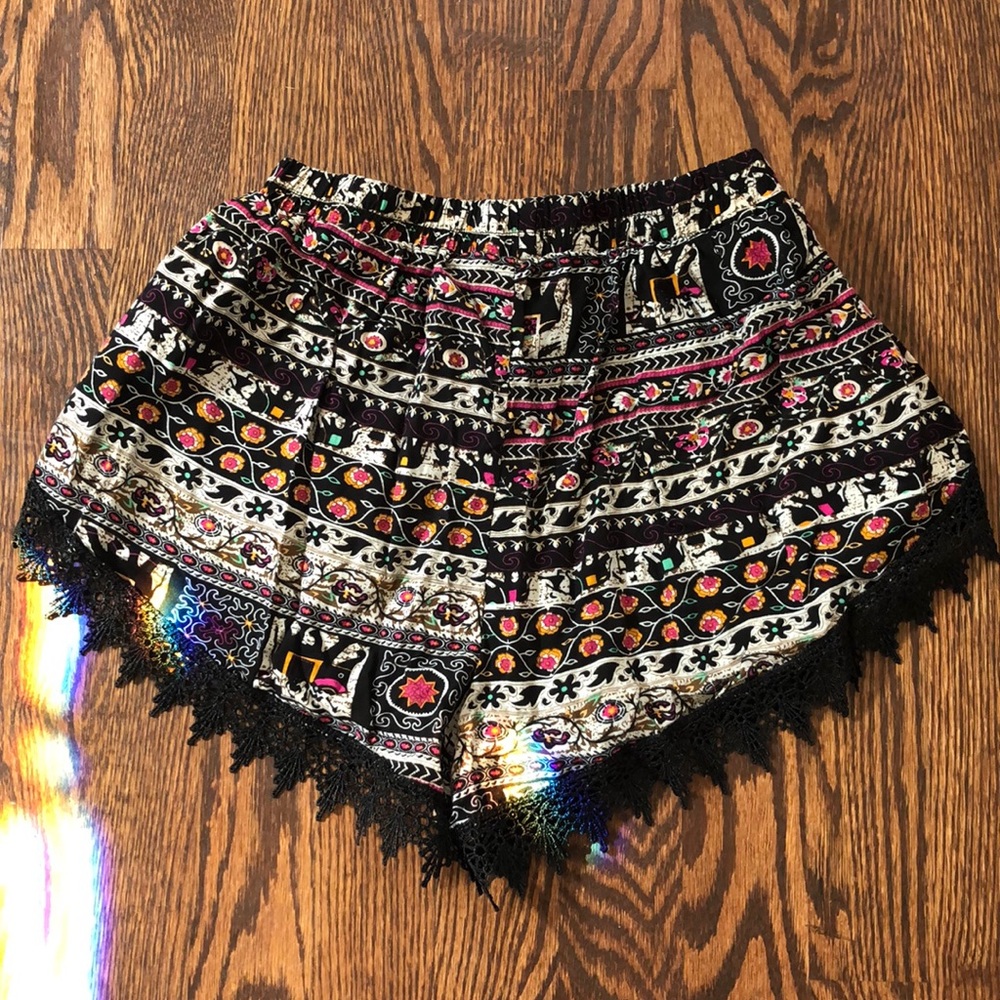 Flower Pattern Shorts - Picture 3 of 4